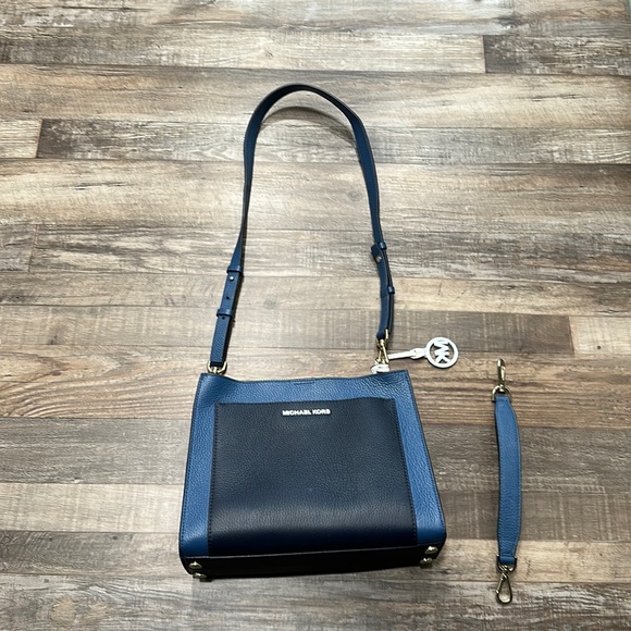 Micheal Kors • blue structured purse - Picture 1 of 13